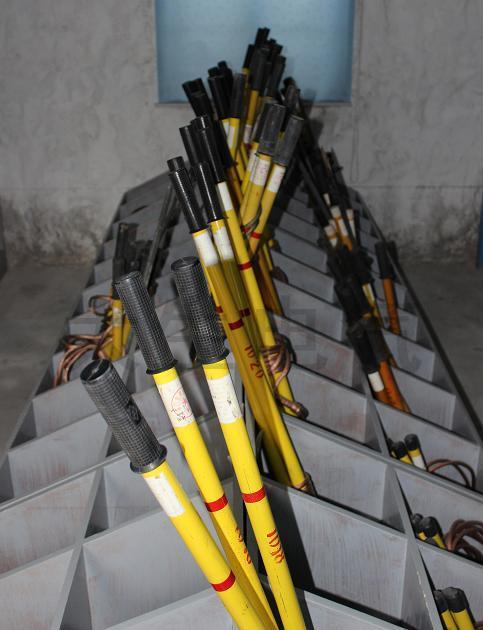 安全工(gōng)器(qì)具室B